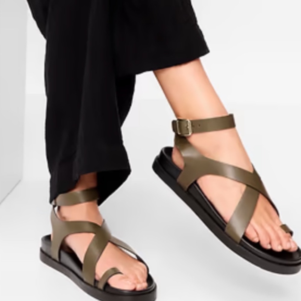 Old Navy Womens Toe Strap Foot Sandals Olive Green Ankle Strap 862801-01 Size 8